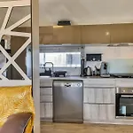 Mobil-home Dans Parc Residentiel *