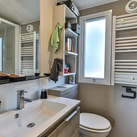 Mobil-home Dans Parc Résidentiel *