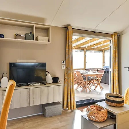 Mobil-home Dans Parc Résidentiel *